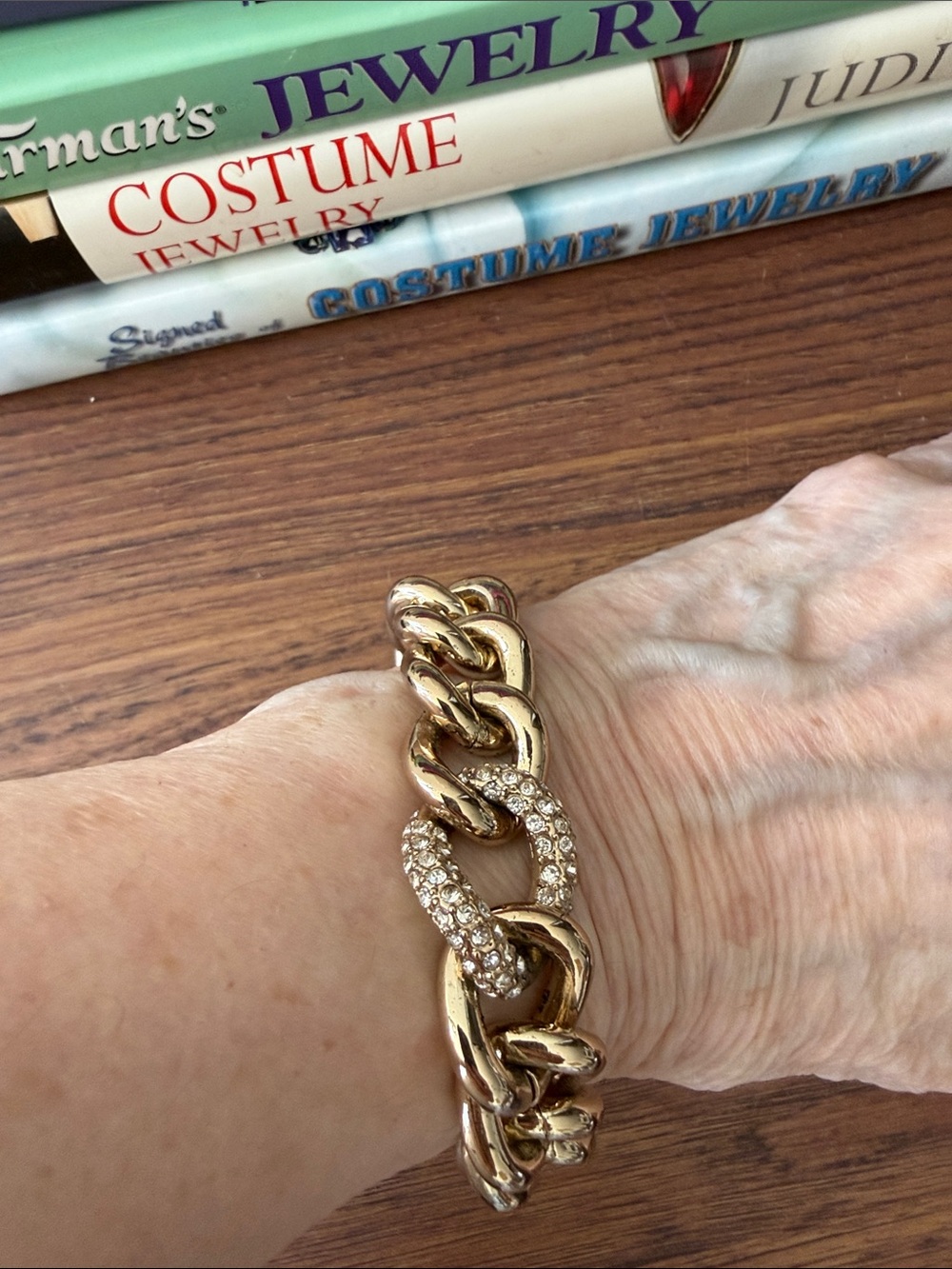 NWT Limited Edition Victoria’s Secret Angel Wings Gold Tone Chain Link Bracelet
